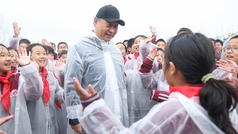 党和国家领导人参加首都义务植树活动